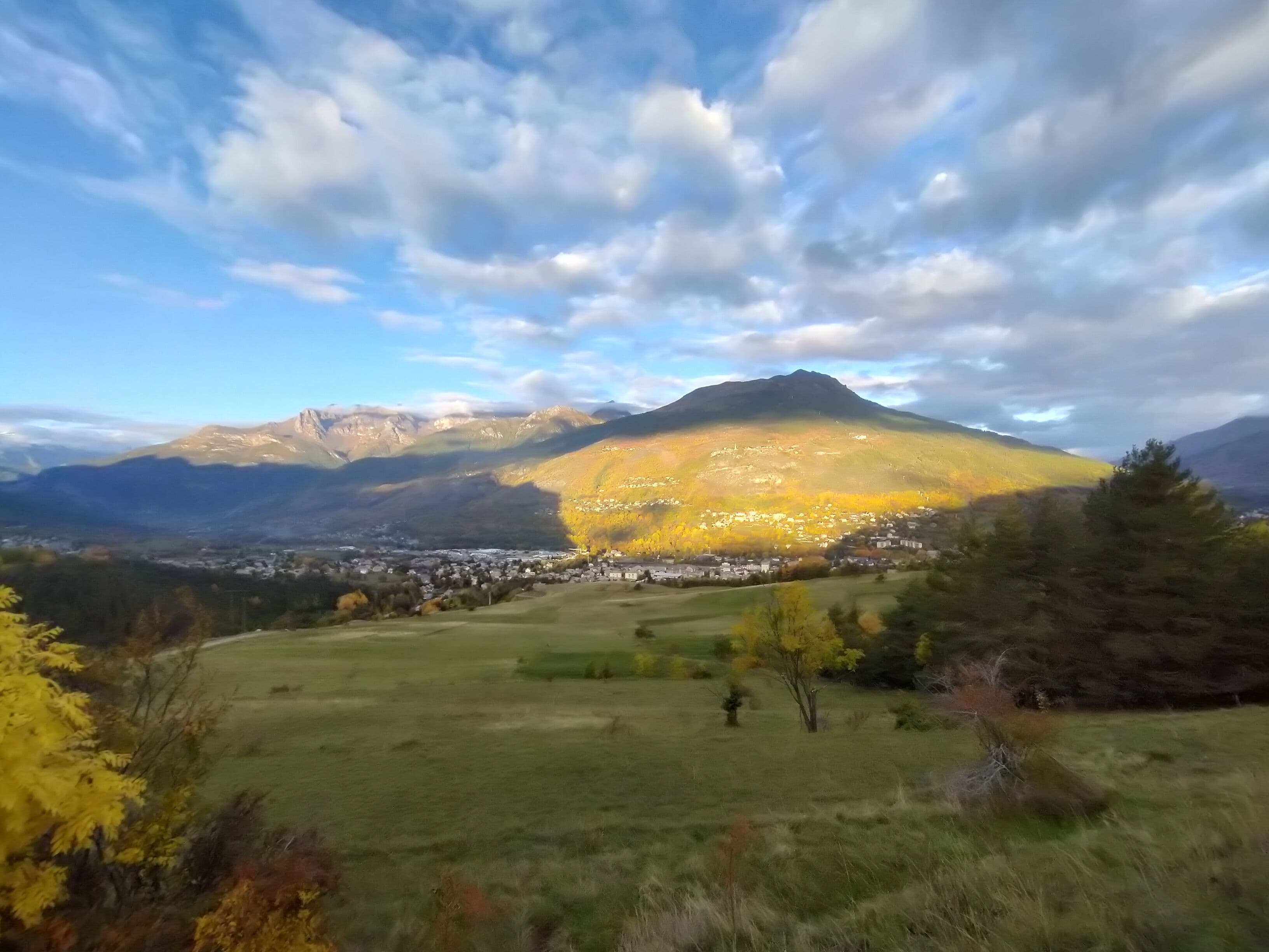 Vue sur le granon depuis la pente école pendant un Stage Parapente à Serre Chevalier