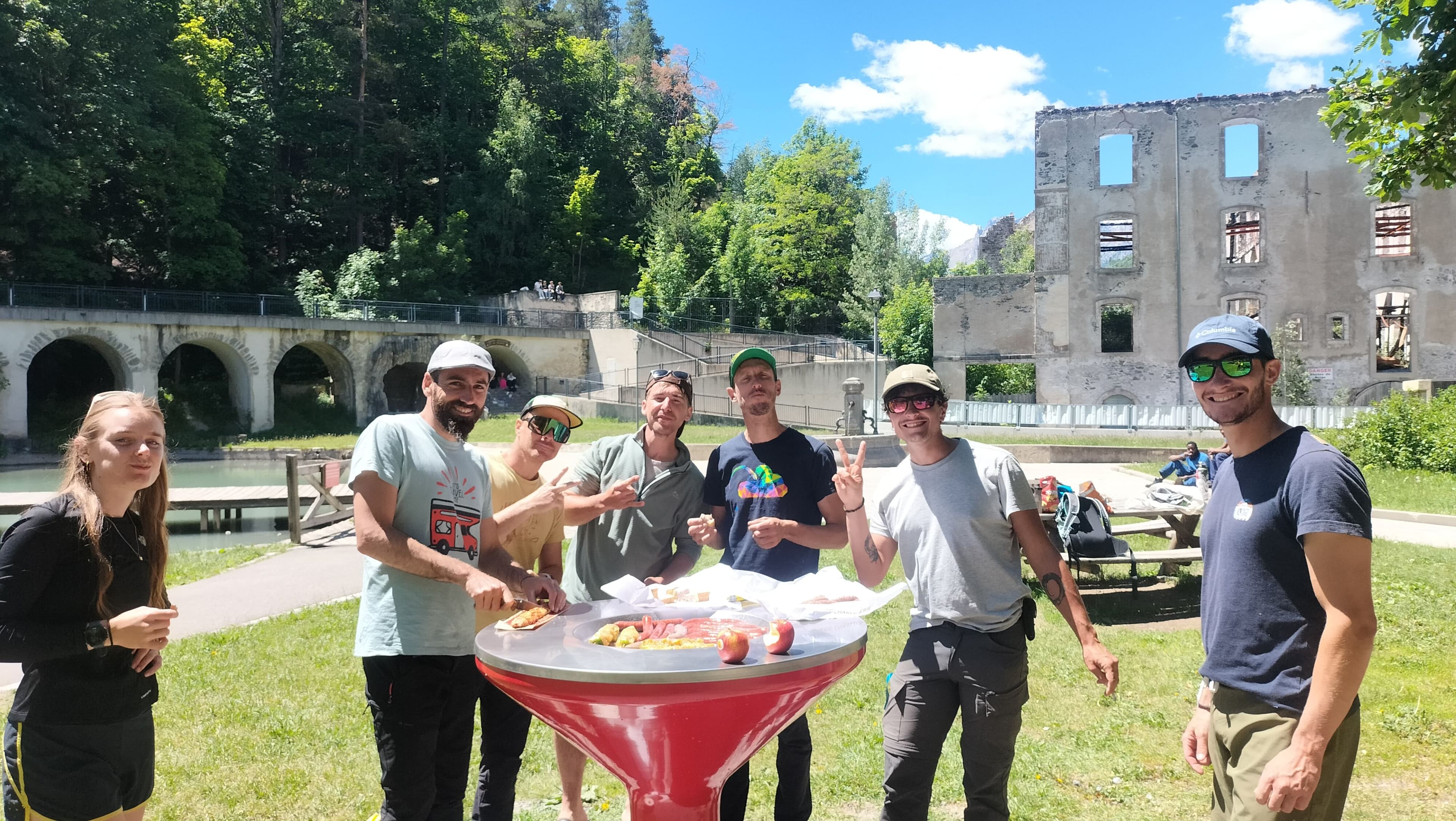 Bonne Ambiance, les Instructeurs et Stagiaires de Serre Chevalier Parapente